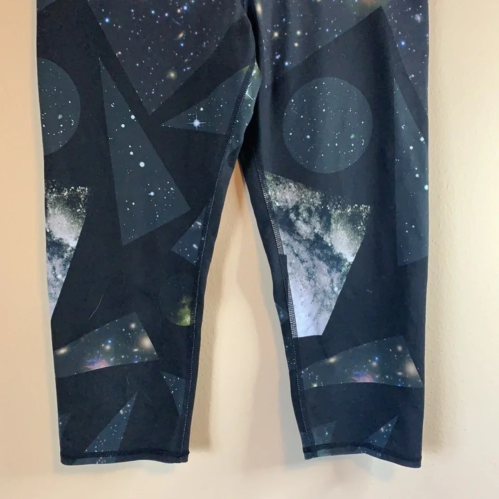 ALO Yoga Celestial Galaxy Star Novelty Print High Waist Cropped Leggings Medium - Picture 4 of 10